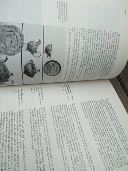 Encyclopaedia of British Porcelain Manufactures By Geoffrey A. Godden 1988