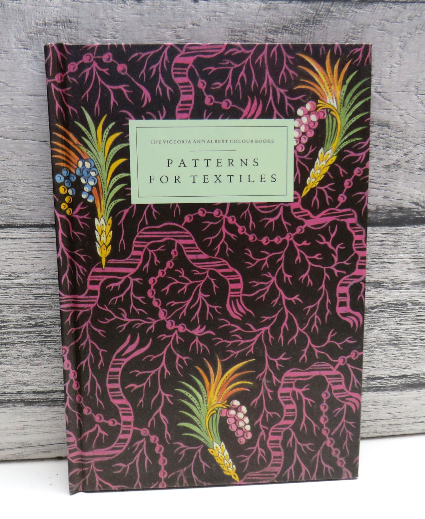 The Victoria and Albert Colour Books - Patterns For Textiles