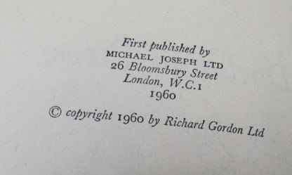 Doctor In Clover By Richard Gordon 1960 First Edition book image 5